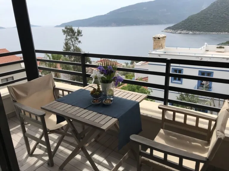 Romantik Çatı Odası 04 - True Blue Hotel