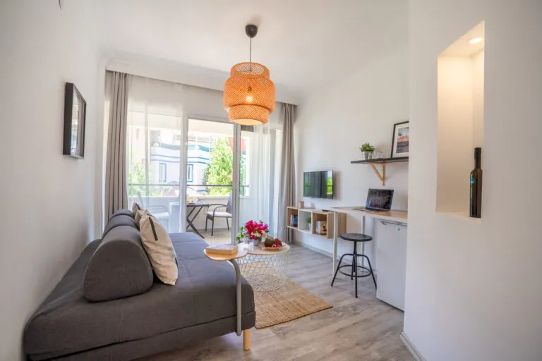 Standard Suite with Balcony 02